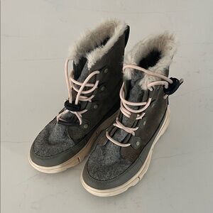 Sorel Gray and Cream Winter Boots with Pink Laces